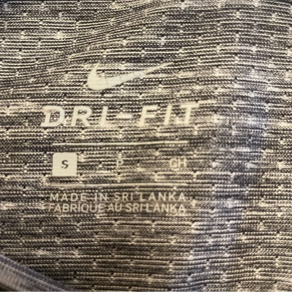 Nike Dri-Fit Lightweight Gray Long Sleeved Tech Shirt. Size S.